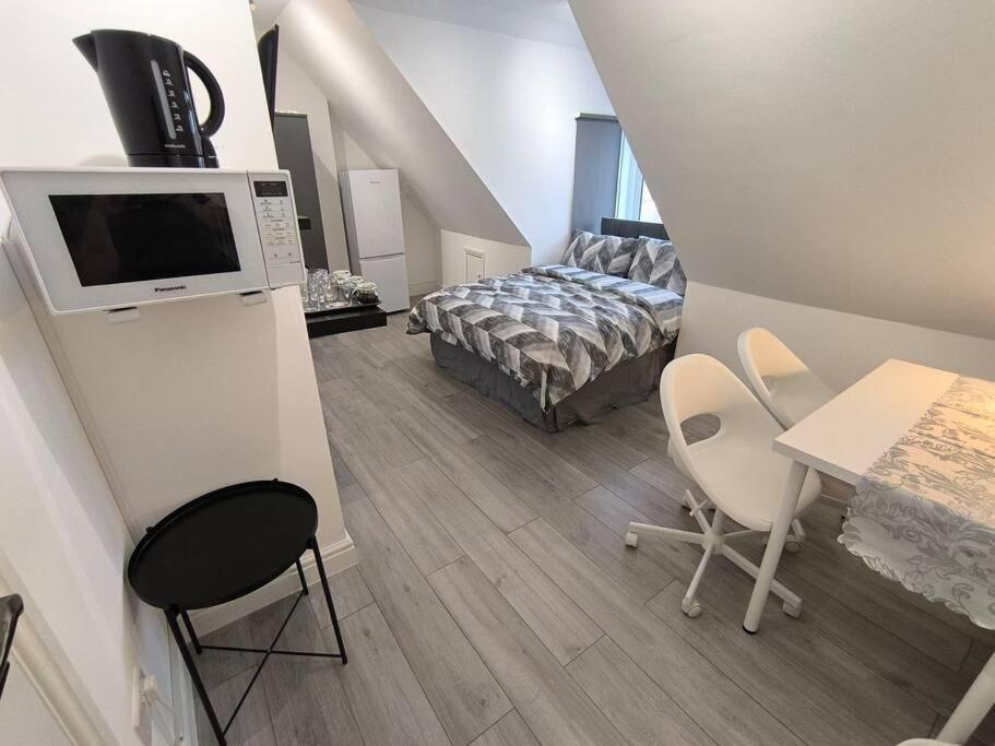 Studio Style Room, Near Tooting Broadway Station Лондон Екстериор снимка