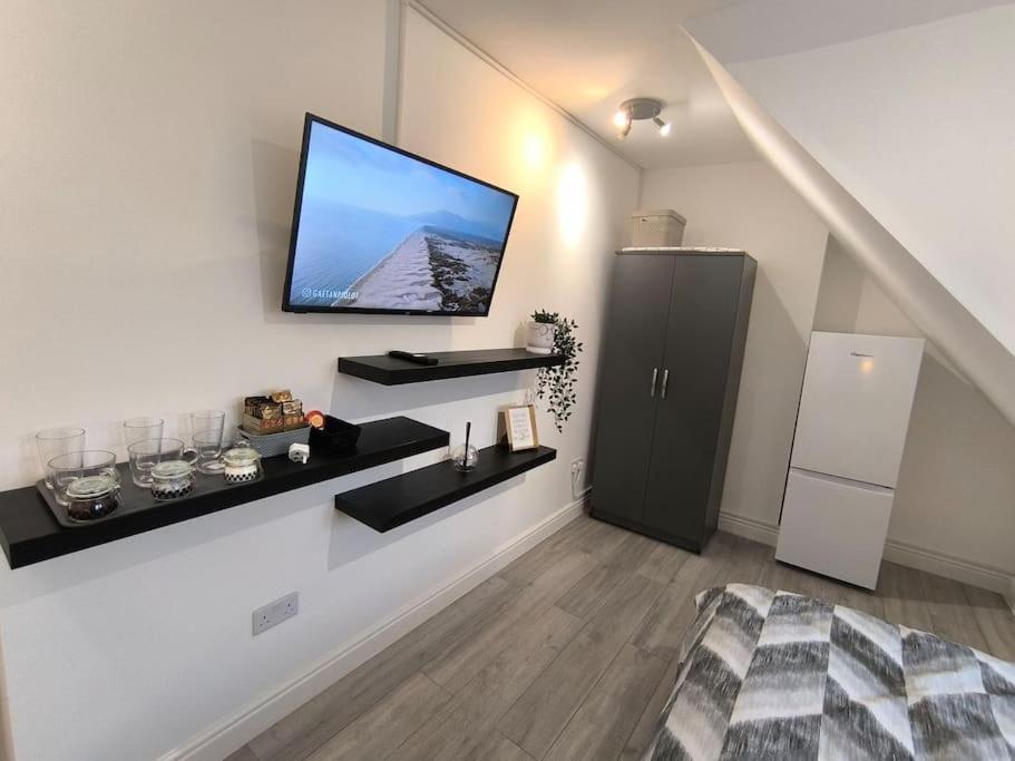 Studio Style Room, Near Tooting Broadway Station Лондон Екстериор снимка